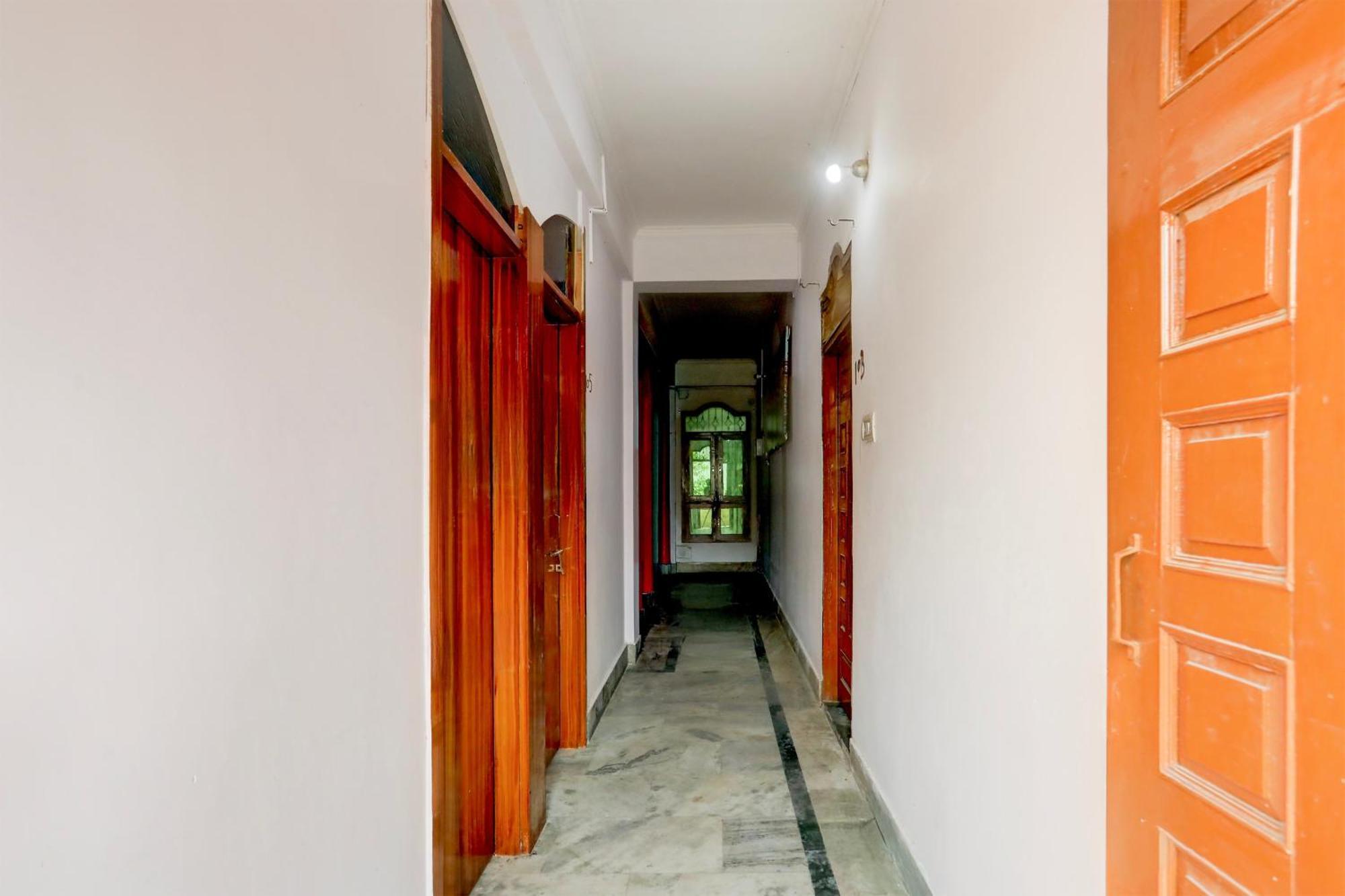 Hotel O The Relax In Varanasi Exterior foto